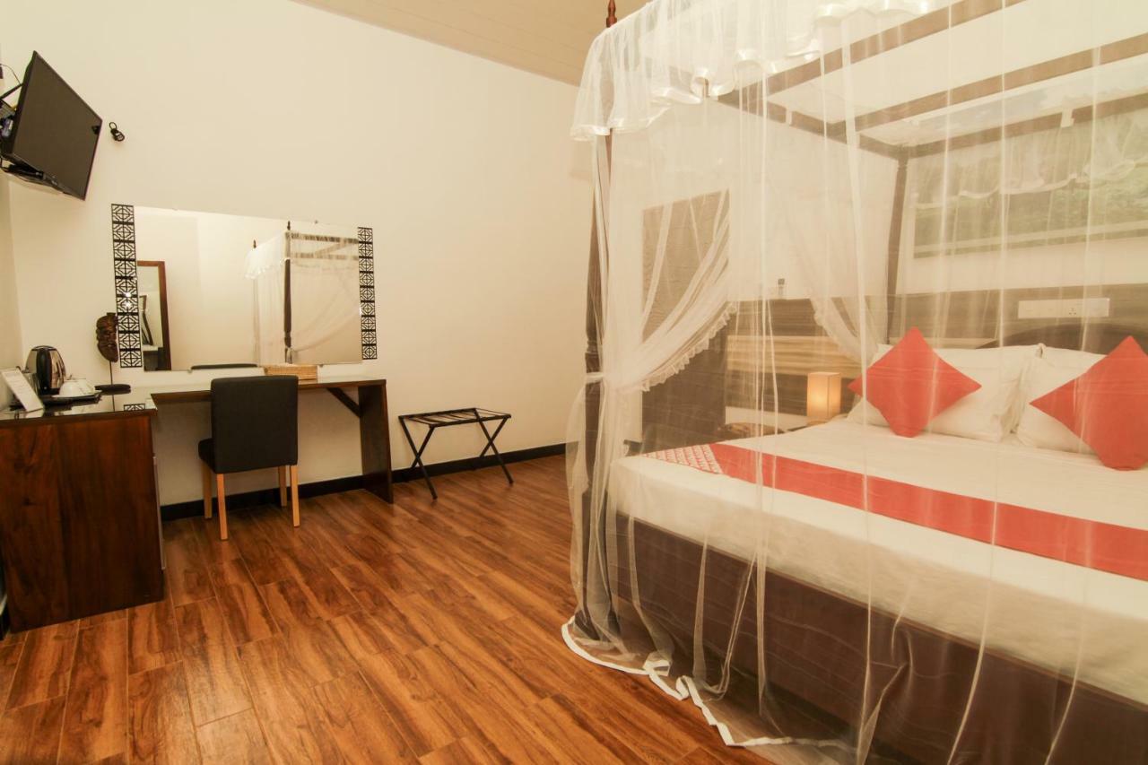 Clove Transit Hotel Kotugoda エクステリア 写真