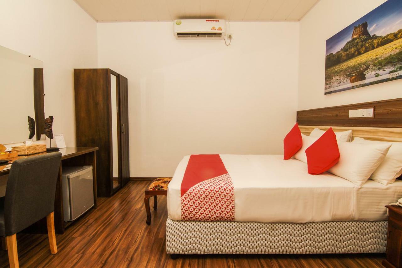 Clove Transit Hotel Kotugoda エクステリア 写真
