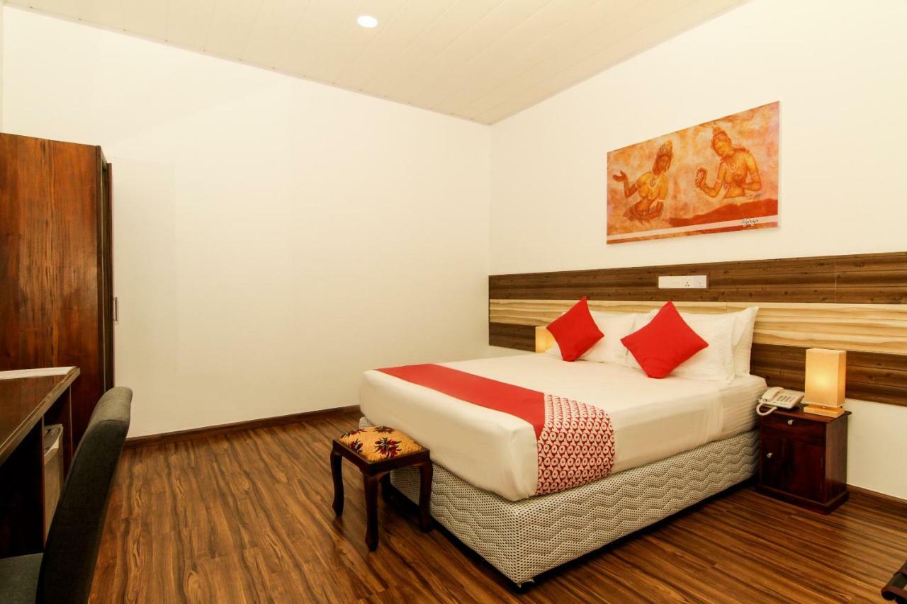 Clove Transit Hotel Kotugoda エクステリア 写真